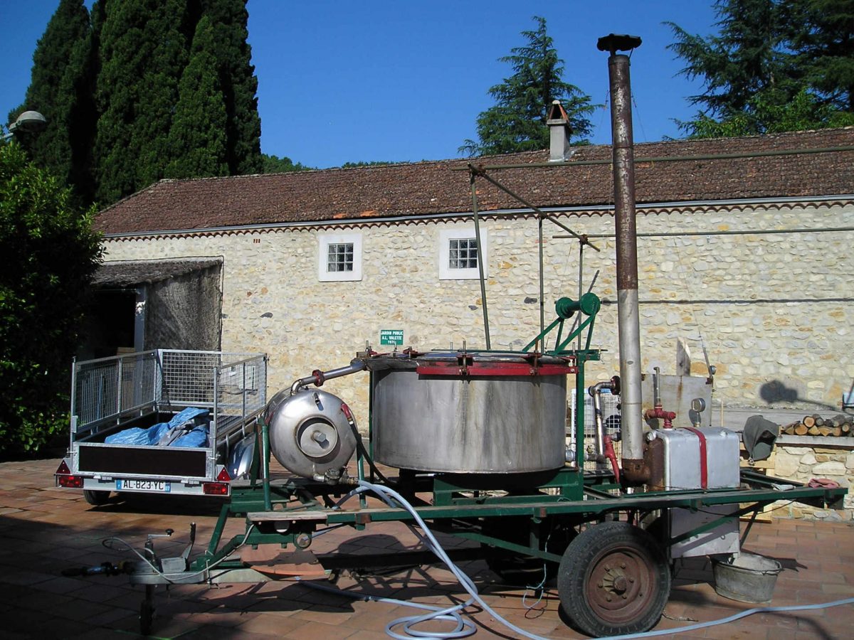 Plantes aromatiques et médicinales : La distillation.