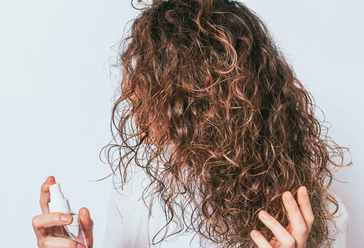Spray dans les cheveux